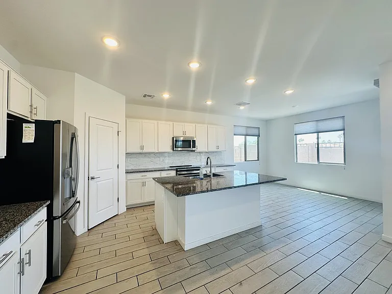 7425 W Nicolet Ave — Photo 32