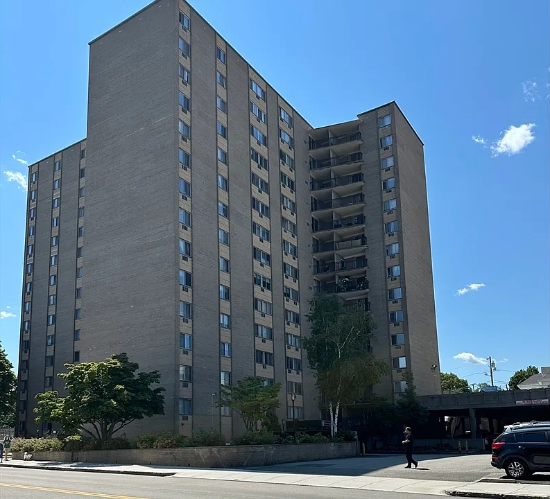 1025 Hancock St #8C