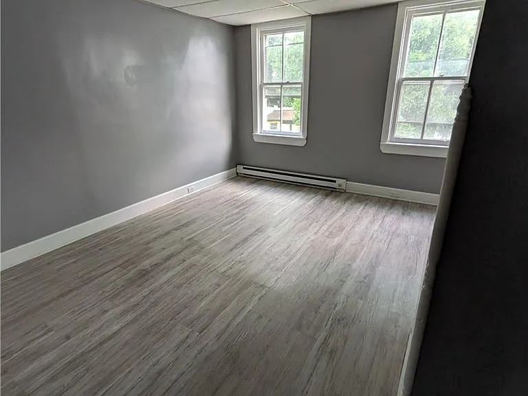329 E Broad St — Photo 7
