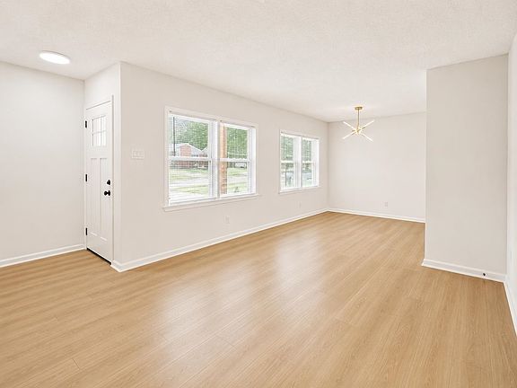 4th image of 3639 Brompton Rd