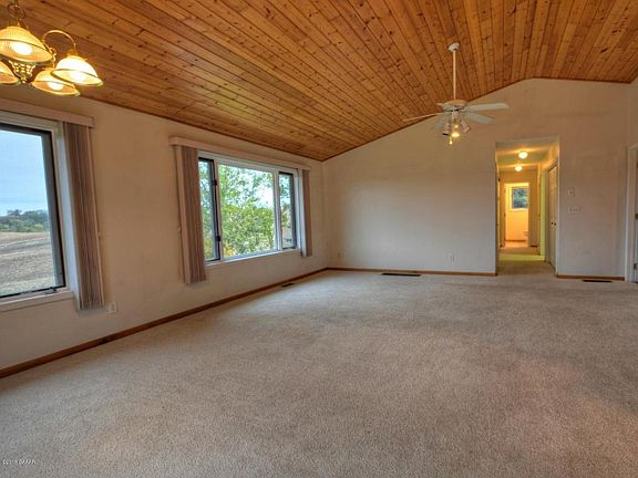4th image of 3940 Sunny Brook Dr NW