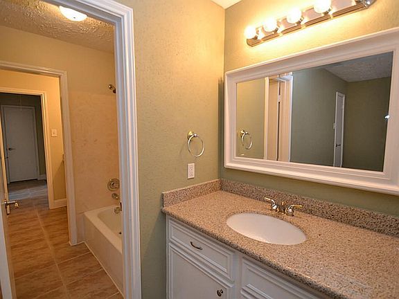 5th image of 3406 Luton Park Dr