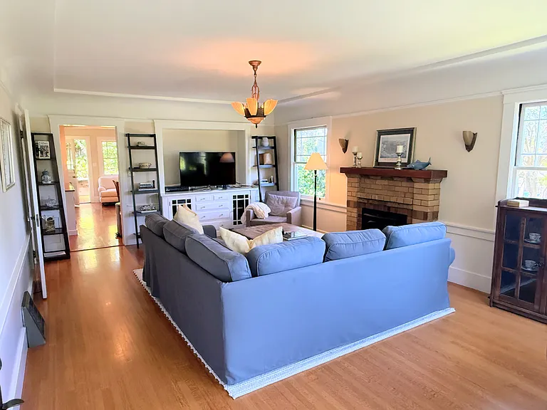 61 Girard Ave — Photo 2