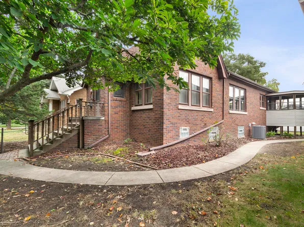 6833 Rosewood Ave, Hammond, IN 46324