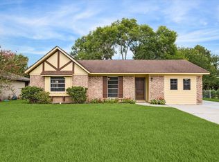 108 Annette Ln, Friendswood, TX 77546