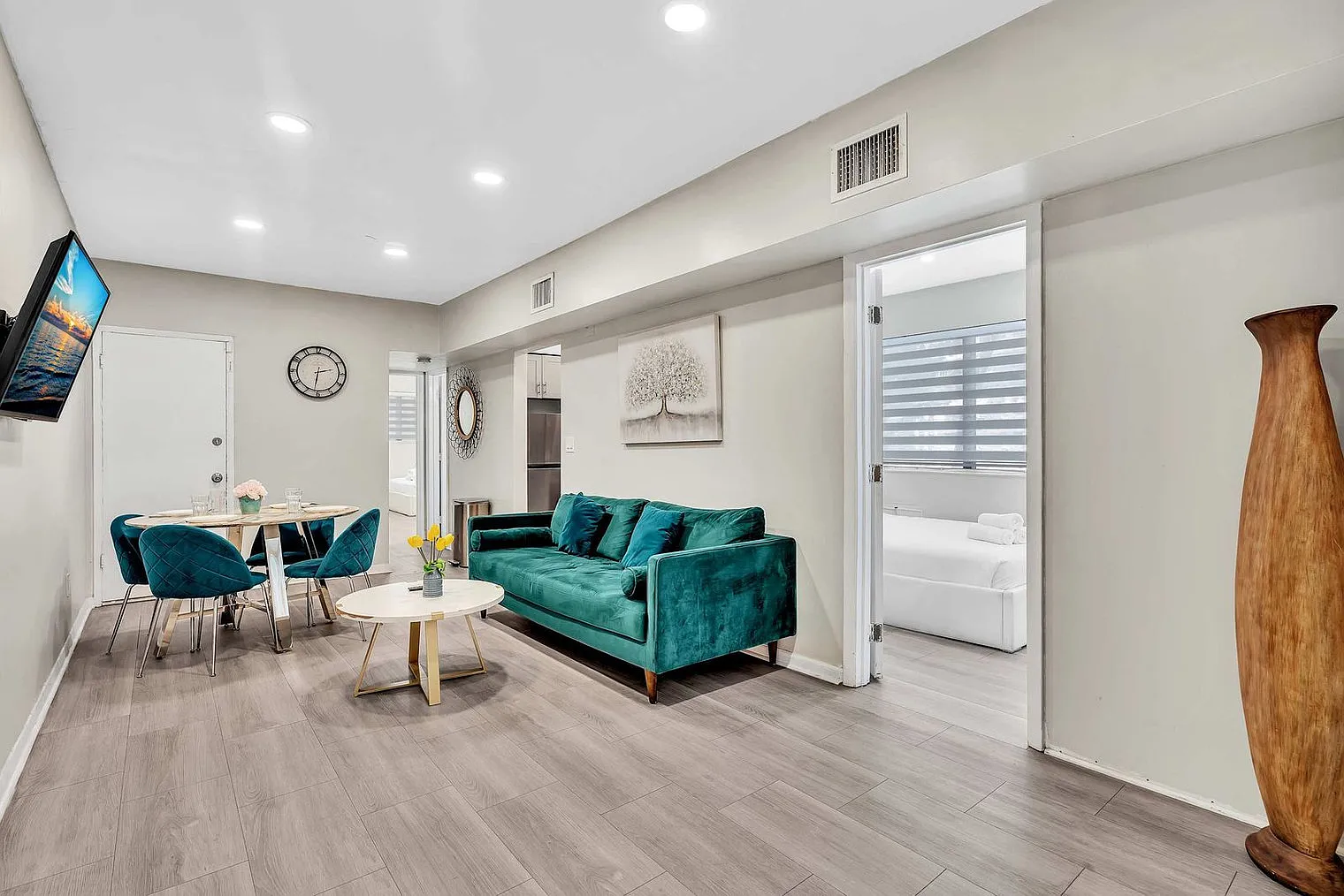 2 bed, 1.0 bath, 990 sqft, $4,789 — Photo 1