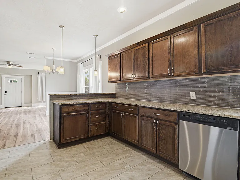 1629 W Woodlawn Ave — Photo 10
