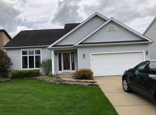 1093 Thomas Fox Dr E, North Tonawanda, NY 14120