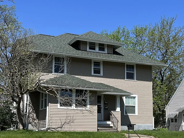 2521 Iowa St — Photo 7