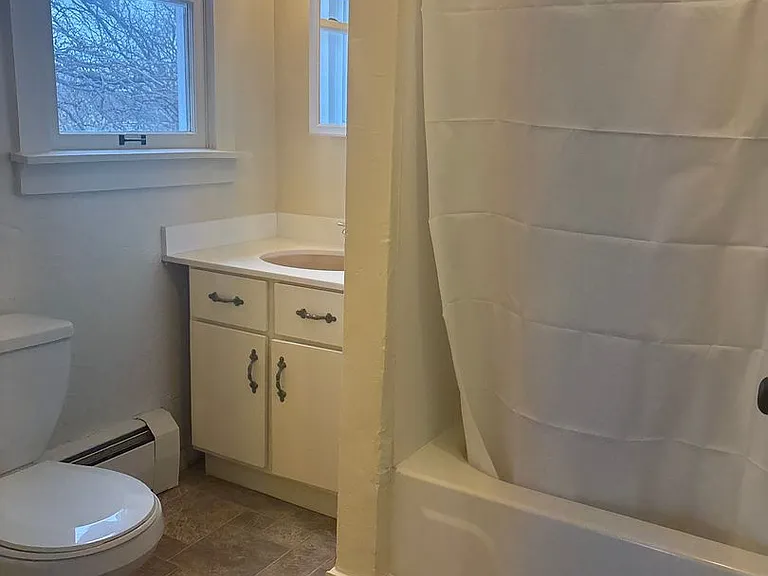 131 E Maple St — Photo 10