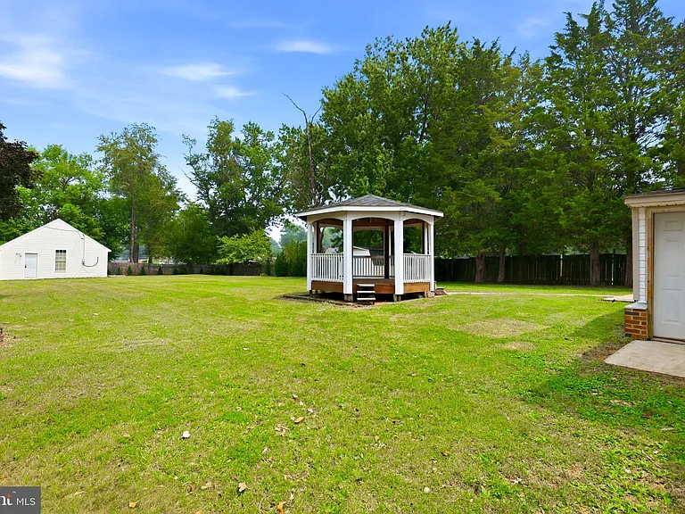 8916 Rugby Rd — Photo 96