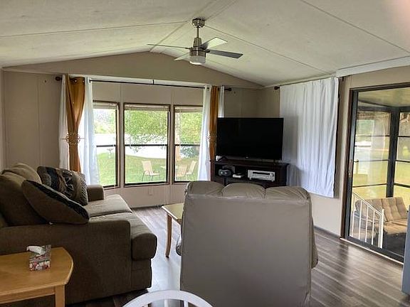 3rd image of 944 Reynolds Rd #35