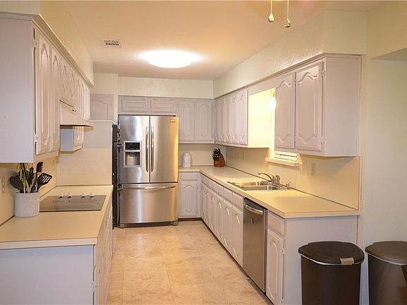 3rd image of 2125 El Dorado Way