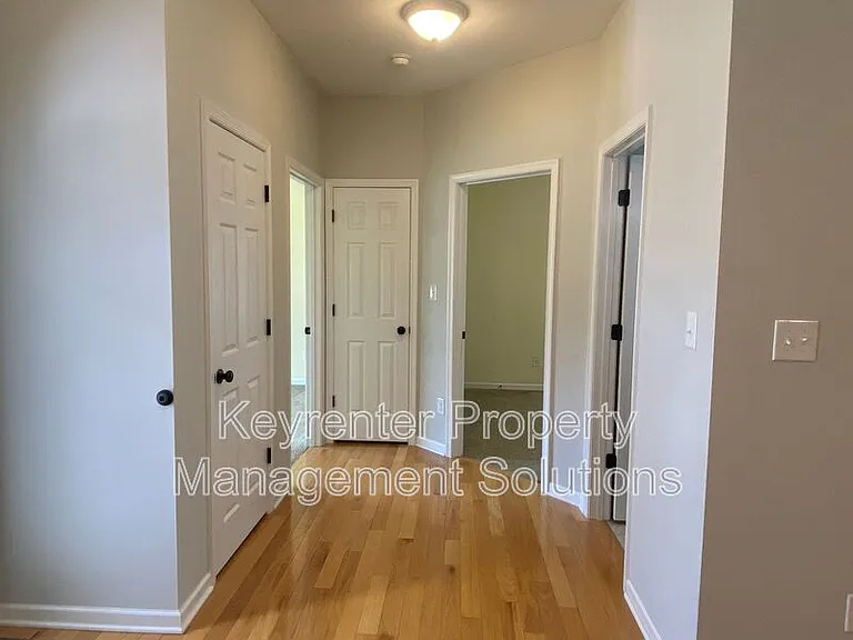 819 Geoffery St — Photo 8