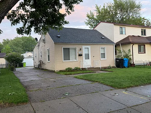 27128 Barrington St Photo 1