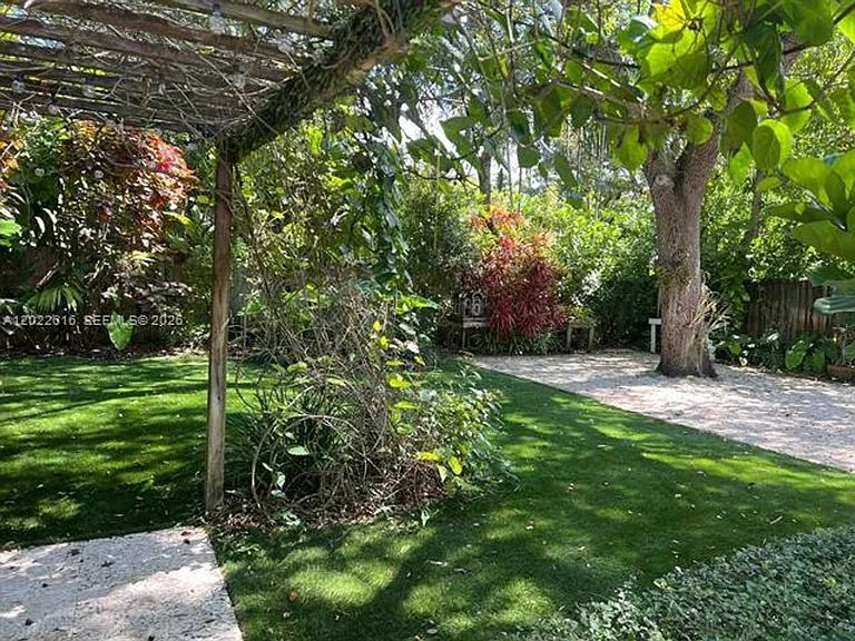 6851 SW 77th Ter — Photo 36