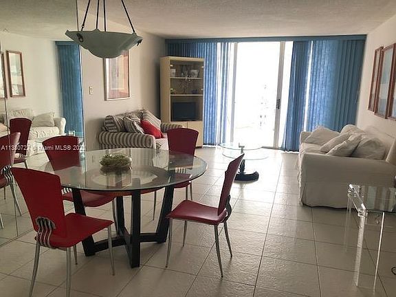 3rd image of 18071 Biscayne Blvd APT 1802