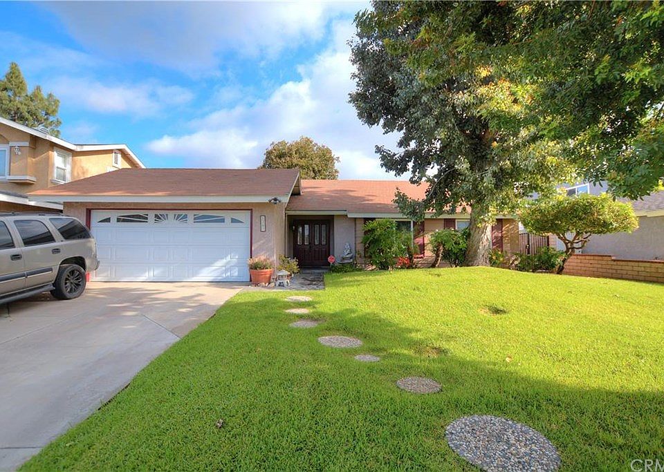 1st image of 1207 E Oak Hill Dr