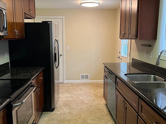 5th image of 9820 Forest Ave SW