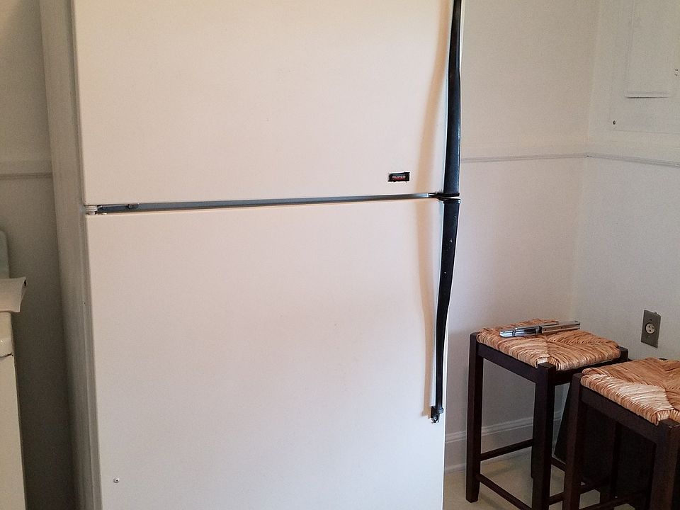 kitchen frig