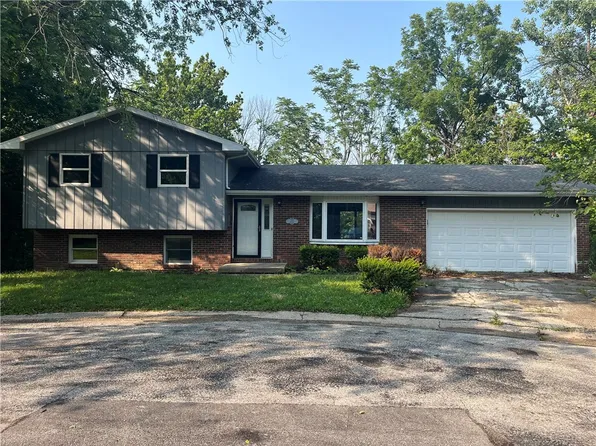 1110 Del Scott Ct, Mt Zion, IL 62549