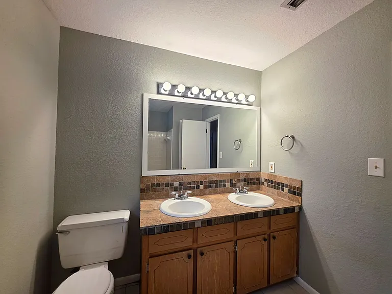 7819 Hearthstone Cir — Photo 33