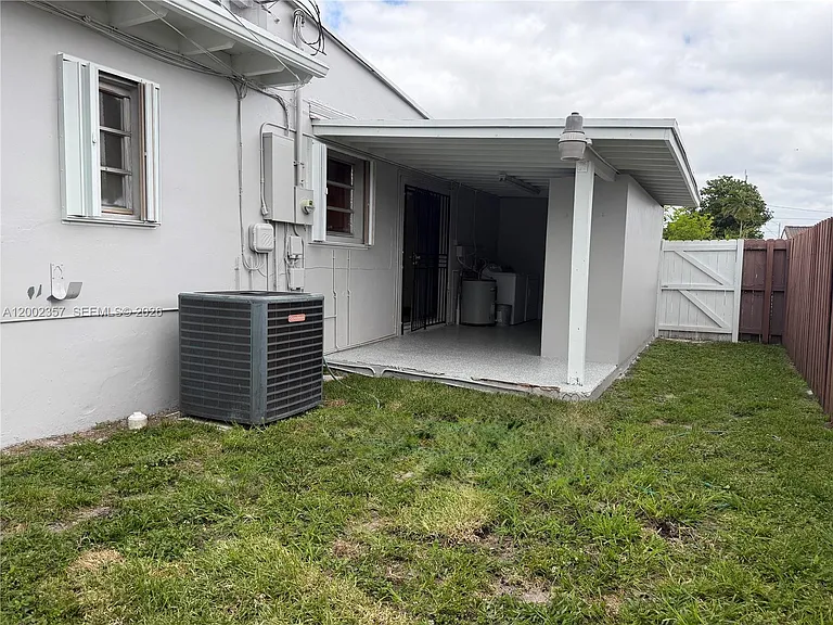 251 SW 69th Ave — Photo 18