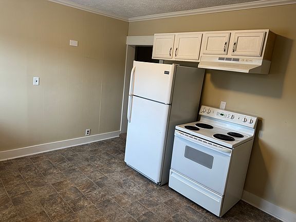 2nd image of 818 W Main St #2