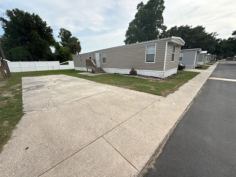 1221 N Valrico Rd #27 — Photo 4