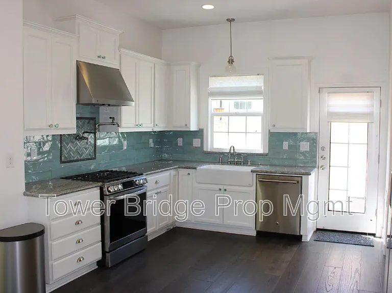 1096 Provence Village Dr — Photo 5