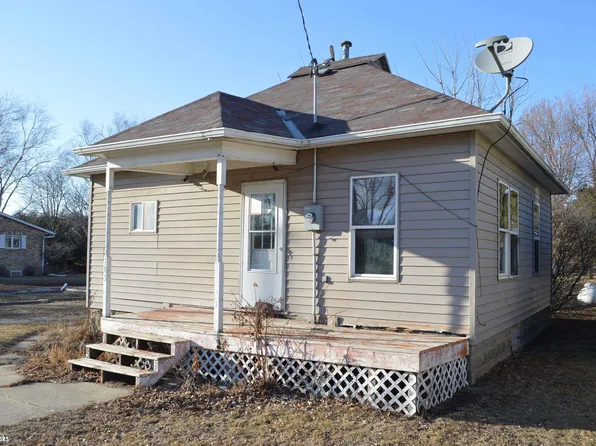 105 3rd St, Grafton, IA 50440