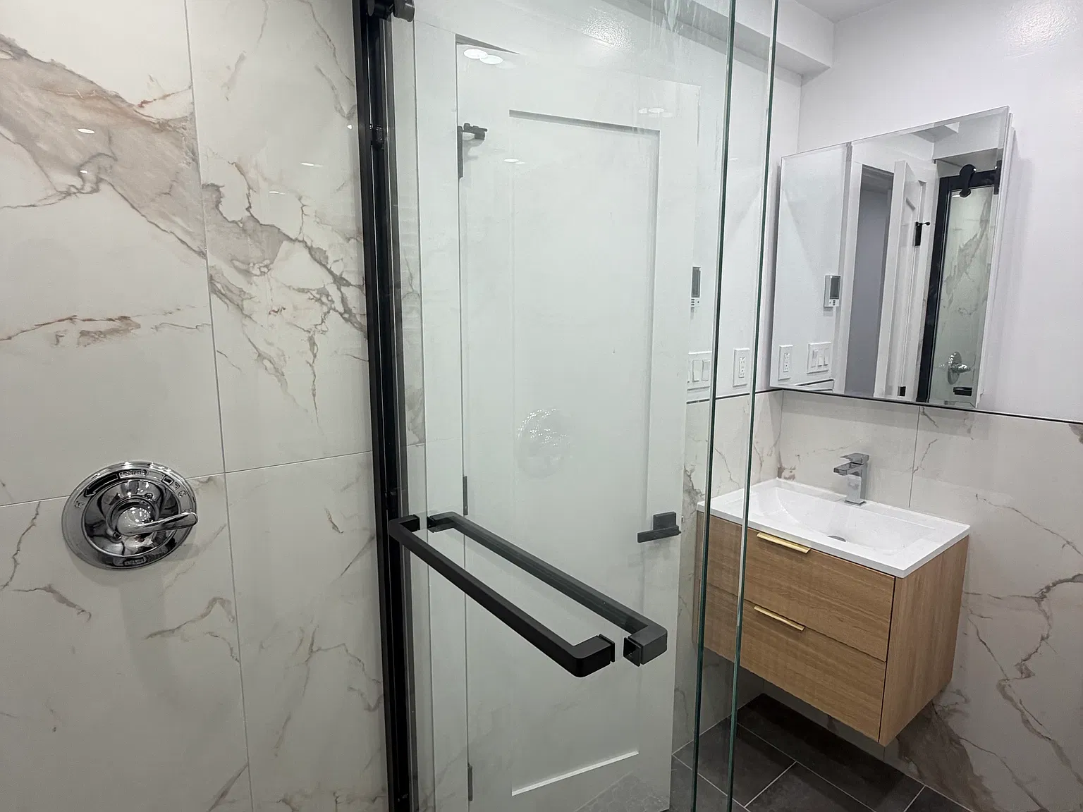 2 bed, 850 sqft, $2,500 — Photo 3