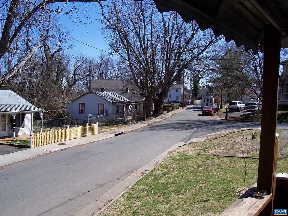 125 Rosser Ave