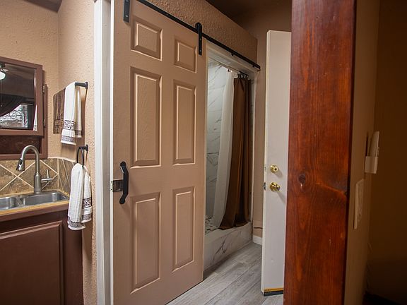 5th image of 8369 Mount Vernon St