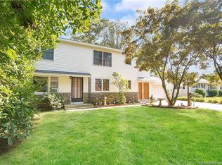 8 Oakridge Dr, Enfield, CT 06082