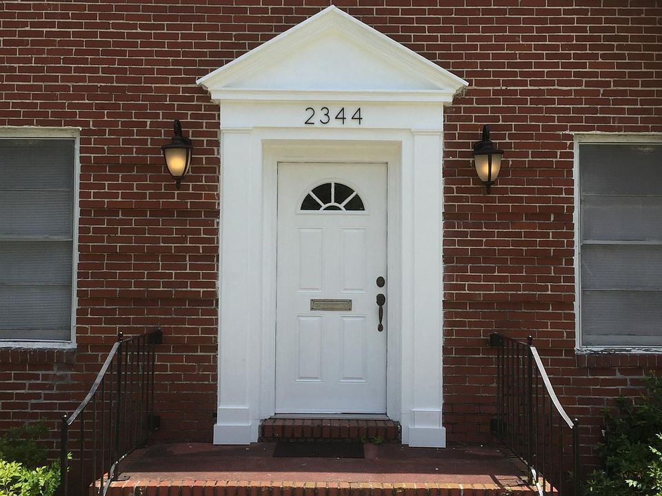 1st image of 2344 Oak St