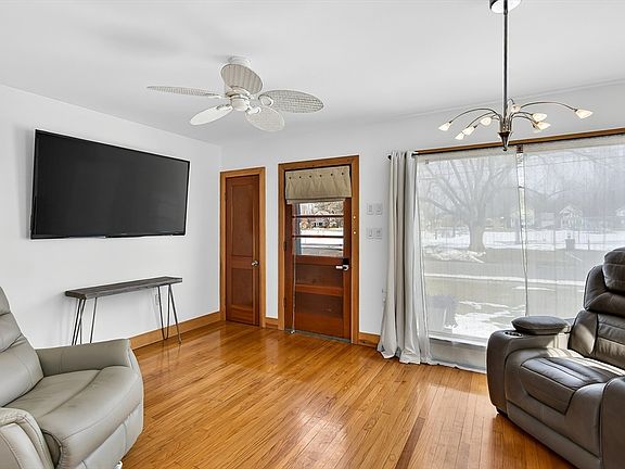 5th image of 46 Kenwood St