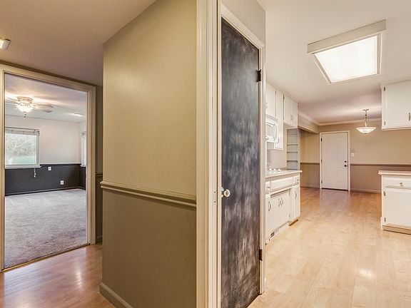 3rd image of 2759 Montebello Way