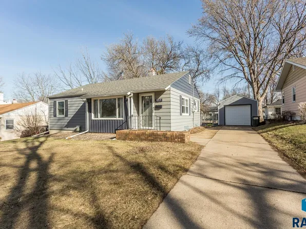 917 S Westmoor Dr, Sioux Falls, SD 57104