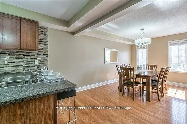 3049 Dewridge Ave — Photo 4