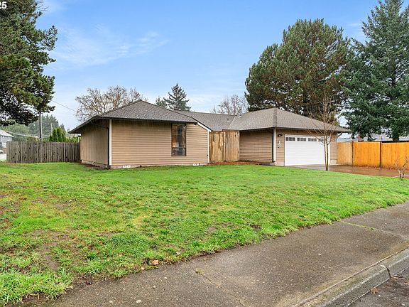 3rd image of 1480 SE Jacquelin Dr