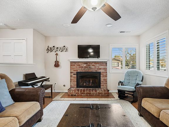 4th image of 835 E Vassar Court