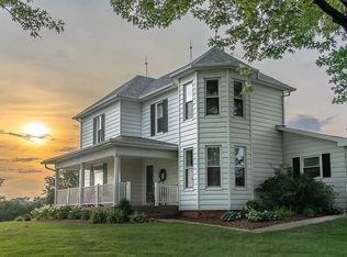 1143 Paradise Ln, Kalona, IA 52247