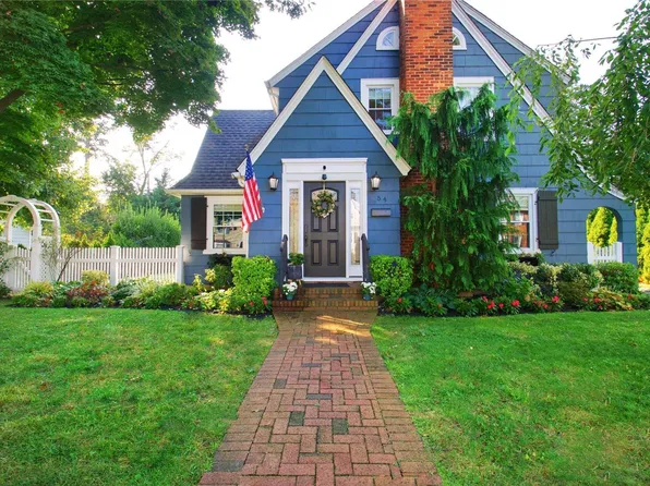 54 Willow Street, Garden City, NY 11530