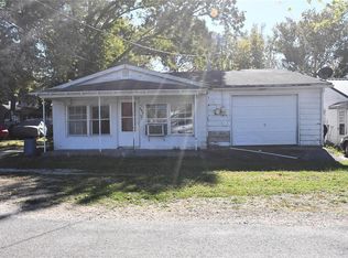 203 3rd St, Pleasant Hill, IL 62366