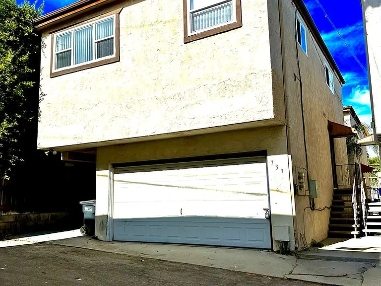 737 Center Pl — Photo 18