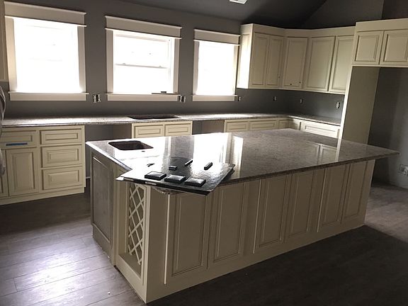2nd image of 375 N Oakwood Dr
