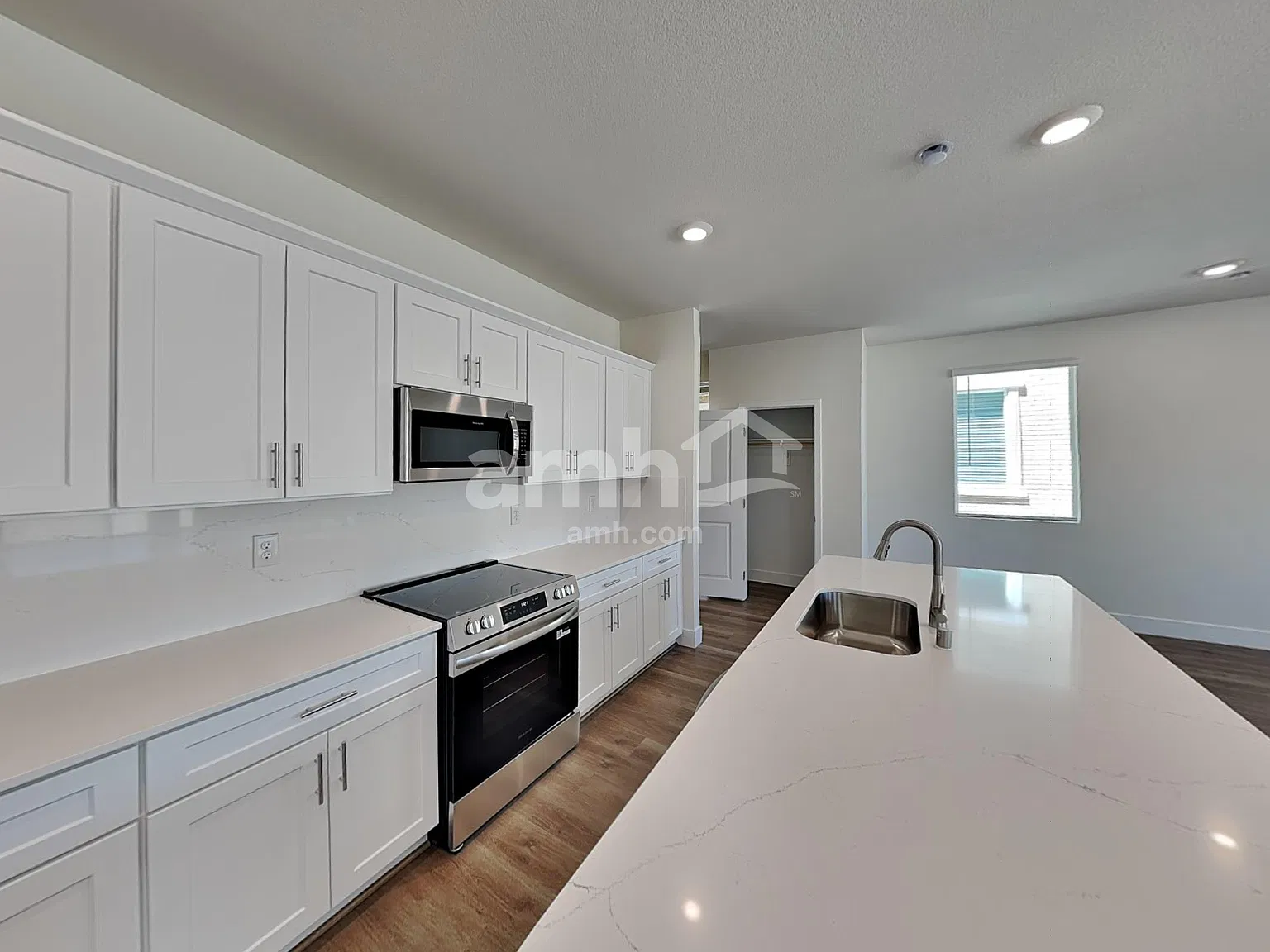 4 bed, 3.0 bath, 2239 sqft, $2,820 — Photo 3