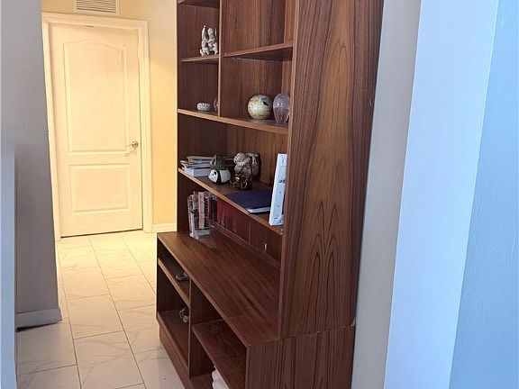 5th image of 1019 NW 24th Pl