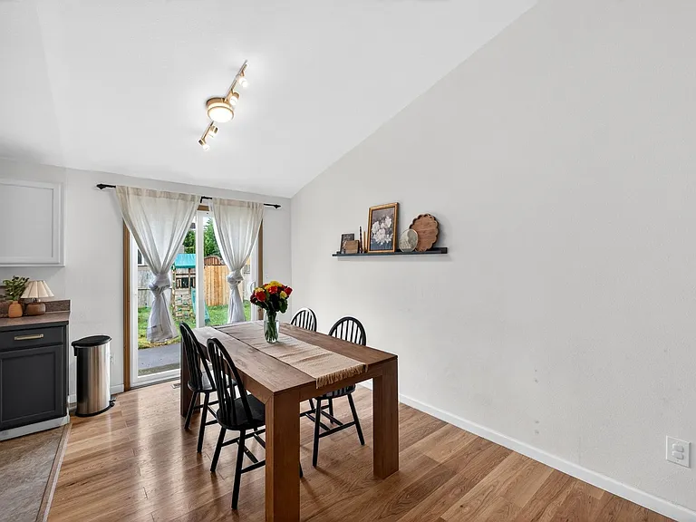 15619 Parkview Dr SE — Photo 3